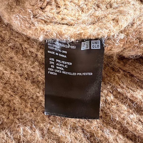 Uniqlo sweater, size XS - Picture 3 of 3